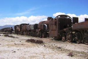 Private tour of the train cemetery from Uyuni