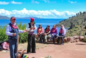 Puno : Circuit de 2 jours au lac Titicaca - Uros, Amantani & Taquile