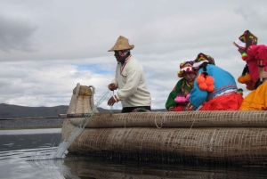 Puno: 2 päivän retki Titicaca-järvelle - Uros, Amantani & Taquile