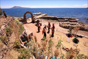 Puno: Dagvullende tour langs het Titicacameer en Uros & Taquile