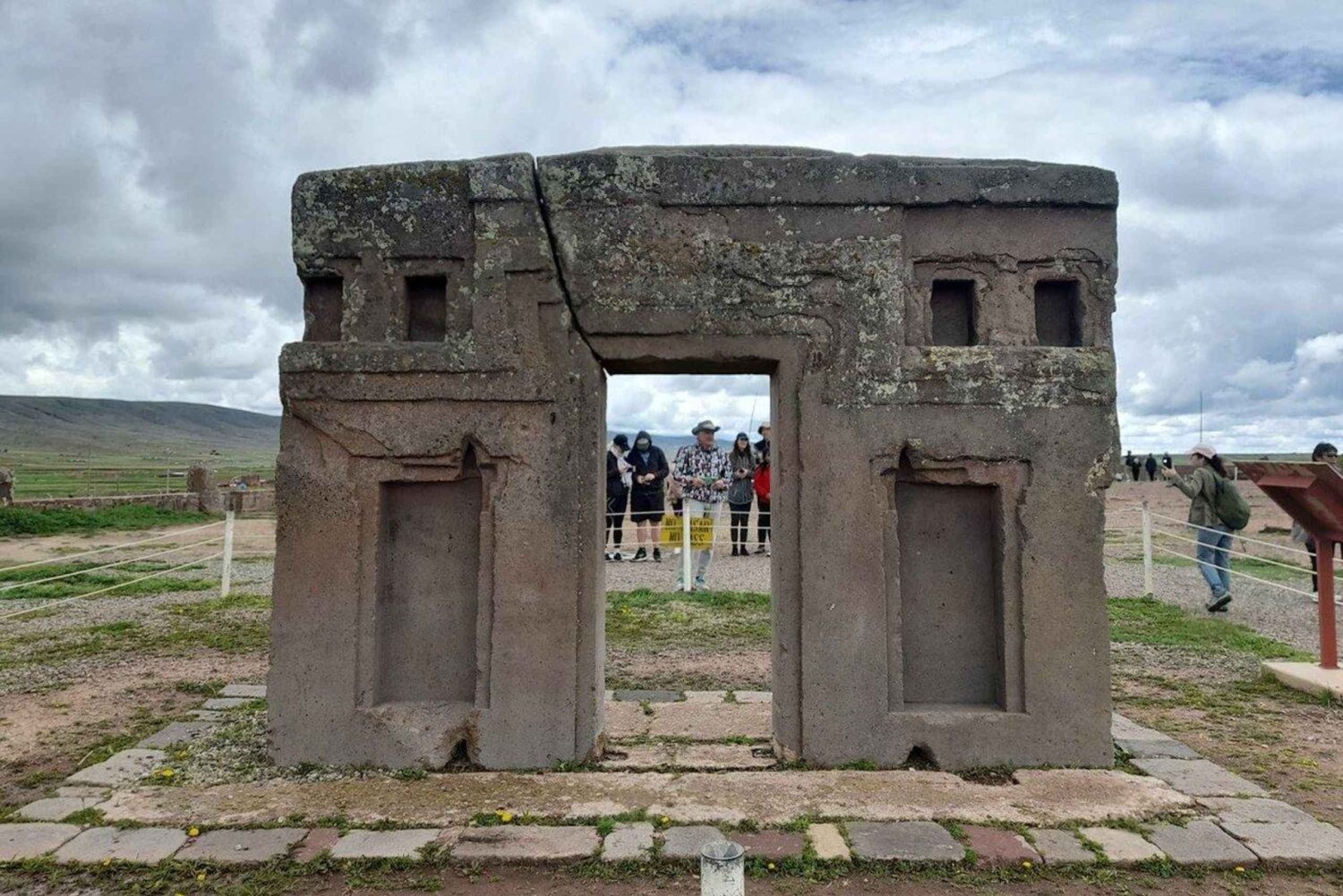 Puno: Dagstur til La Paz og Tiwanaku med guide