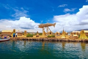 Puno: Uros Island + Floating Hotel 2 Days | Dinner