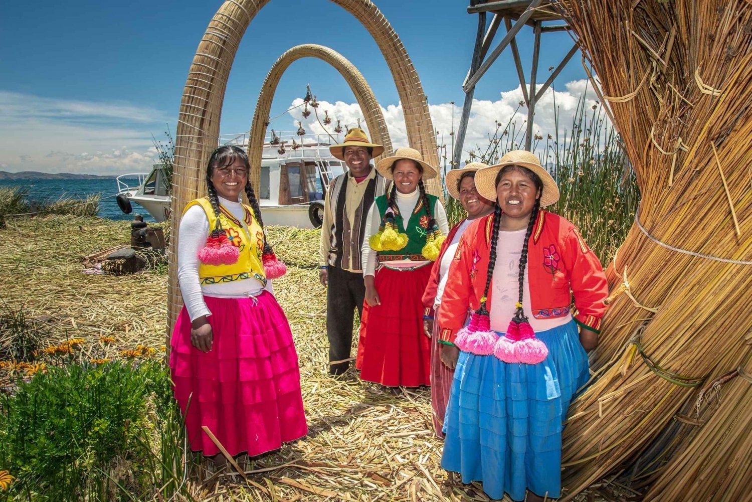 Desde Puno: Tour de día completo a los Uros y la isla de Taquile con almuerzo