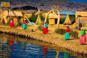 Desde Puno: Tour de día completo a los Uros y la isla de Taquile con almuerzo