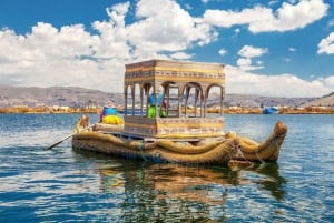 Desde Puno: Tour de día completo a los Uros y la isla de Taquile con almuerzo