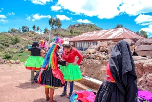 Puno: Uros & Taquilen saaret kokopäiväretki lounaalla