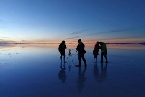 tähtien katselu Salar de Uyunissa noutoautolla