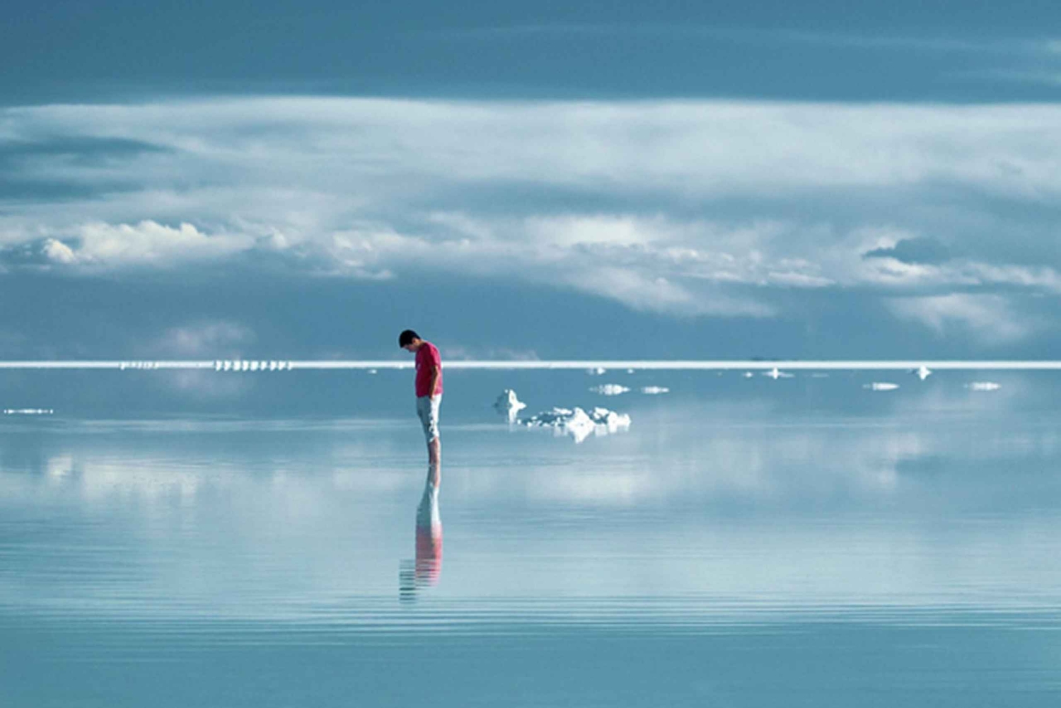 Efeito de espelho do nascer do sol à luz das estrelas