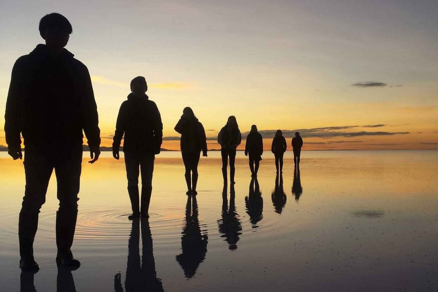 BOLIVIA: AMANECER Y ESTRELLAS EN UYUNI