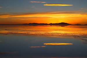 BOLIVIA: SOLUPPGÅNG OCH STJÄRNLJUS I UYUNI