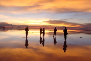 BOLIVIA: AURINGONNOUSU JA TÄHTIVALOT UYUNISSA