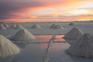 BOLIVIA: AURINGONNOUSU JA TÄHTIVALOT UYUNISSA