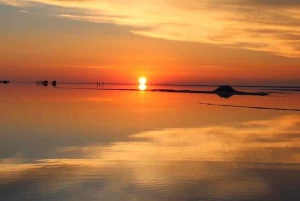 zonsopgang om de sterren te bekijken in de Salar de Uyuni