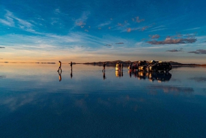 SUNSET IN THE SALAR DE UYUNI