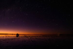 Auringonlasku + tähtien yö Uyunin suolatasangolla