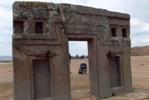 Tiwanaku ab Puno 1 Tag - Puerta del Sol und Bolivien