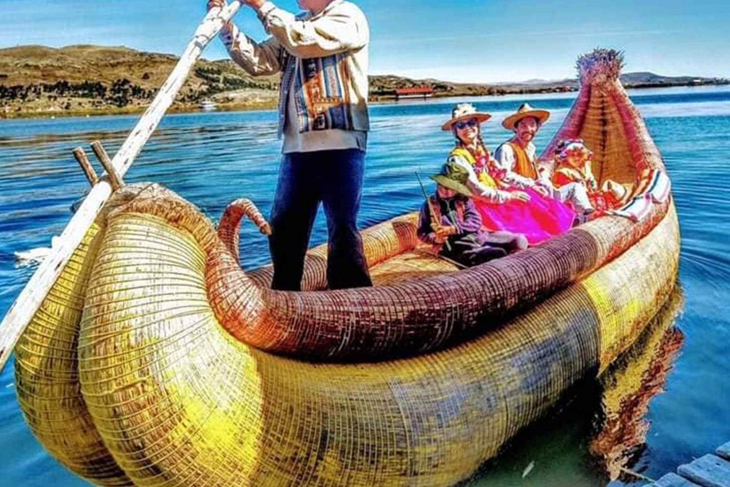 Passeio de caiaque em Uros e Taquile em lancha rápida