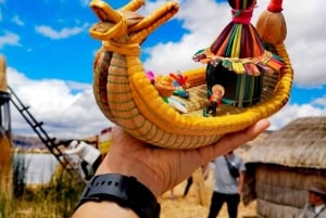 Passeio de caiaque em Uros e Taquile em lancha rápida