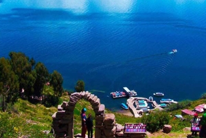 Passeio de caiaque em Uros e Taquile em lancha rápida