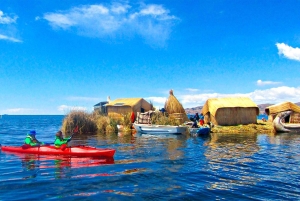 Passeio de caiaque em Uros e Taquile em lancha rápida