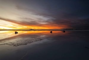 Rundvisning: Solopgang med refleksioner i vandet, Salar de Uyuni