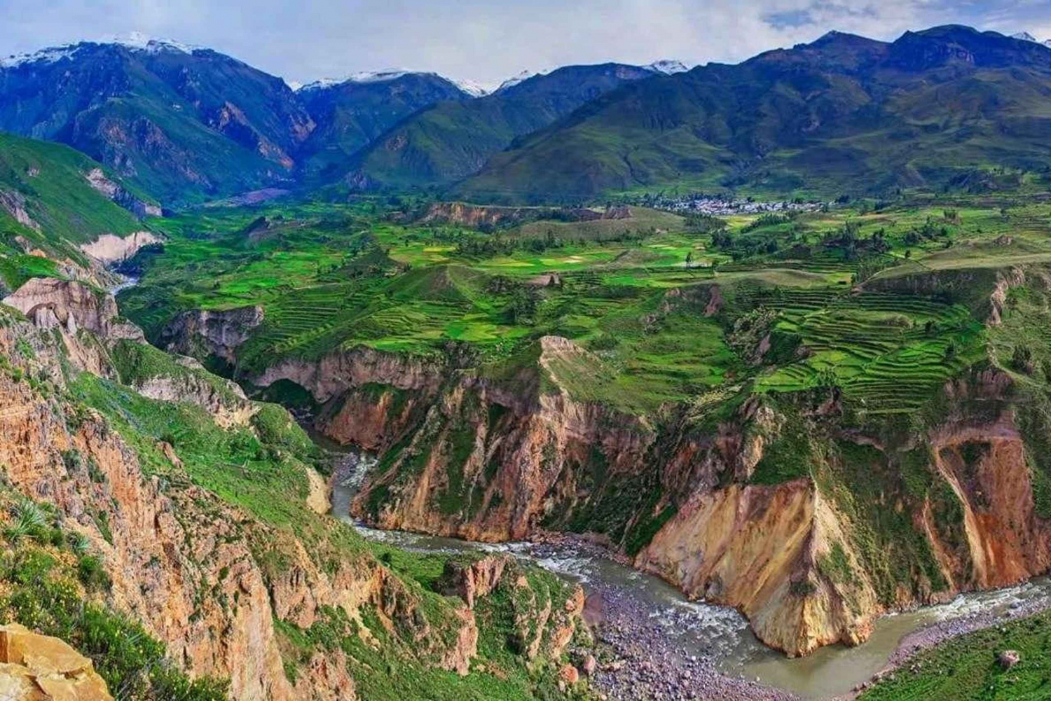 Viaje al Cañón del Colca 2 Días + Traslado a Puno con Comidas