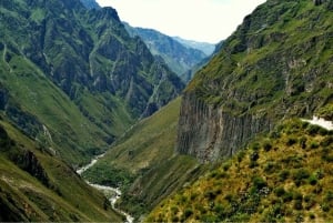 Reise zum Colca Canyon 2 Tage + Transfer nach Puno mit Mahlzeiten