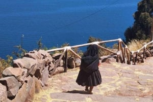 Excursión a las Islas de los Uros + Caminata a la Isla de Taquile