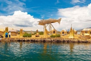 Excursion dans les îles Uros + randonnée dans l'île de Taquile