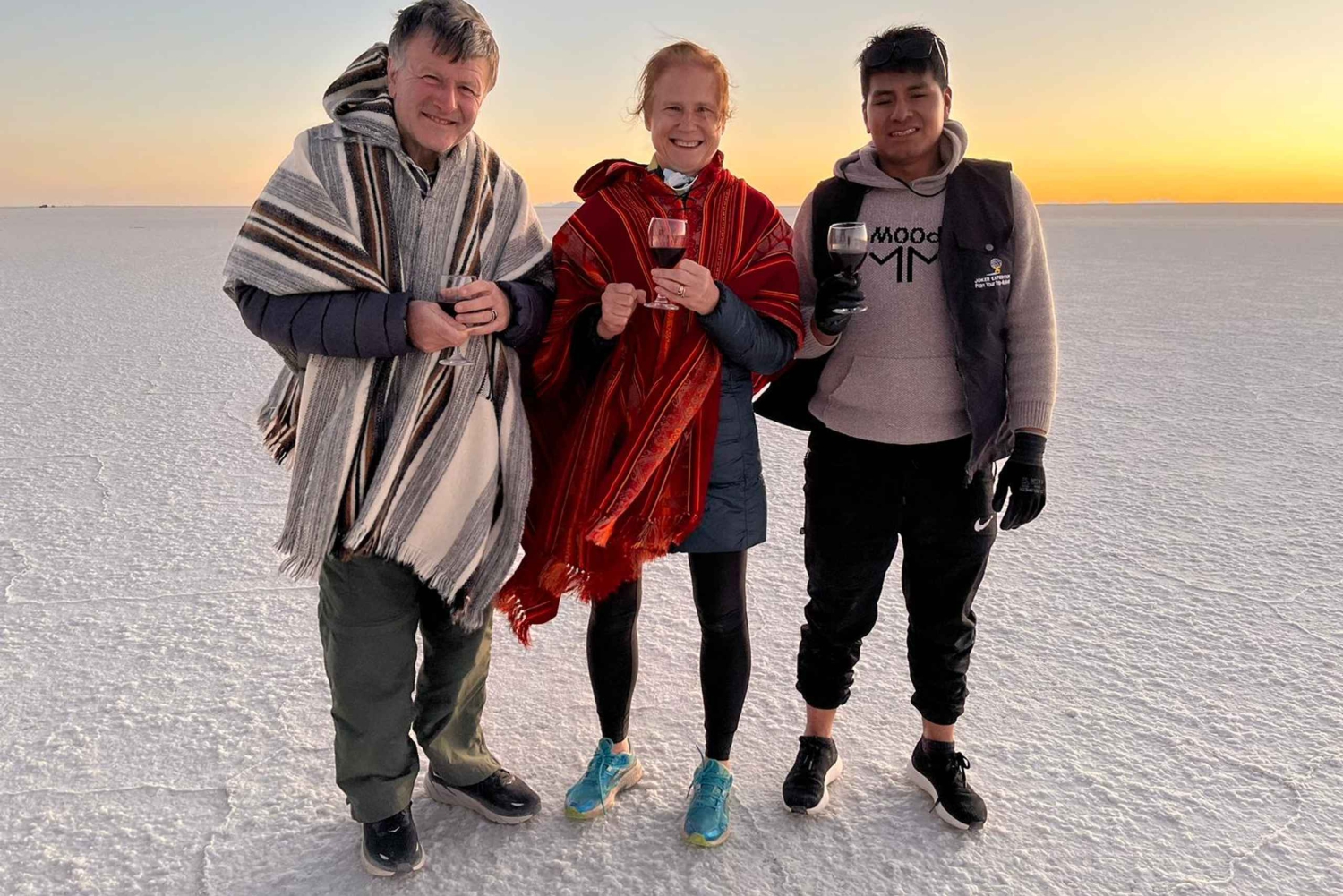 Uyuni : 3 jours Uyuni & lagune rouge avec hébergement privé.