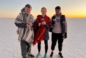 Från La Paz: Nattbuss till Uyuni med hotellupphämtning