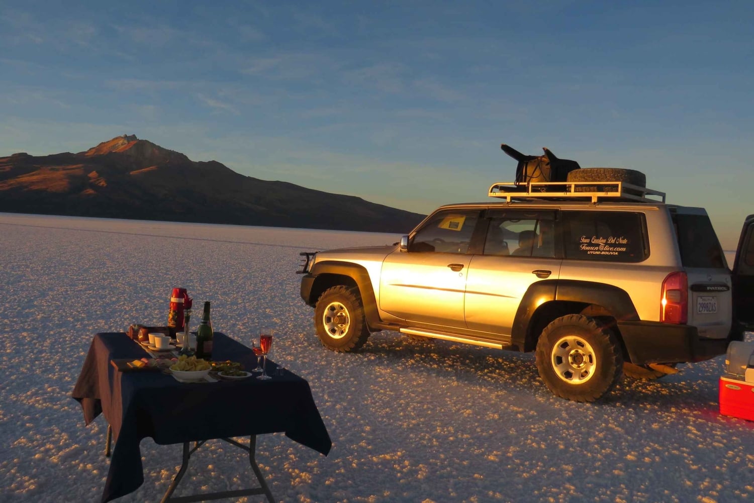 Uyuni: Heldagstur til saltslettene med hotellovernatting