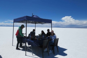 Uyuni: całodniowa wycieczka po solnych równinach z noclegiem w hotelu