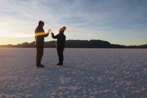Uyuni: Heldagstur til saltslettene med hotellovernatting
