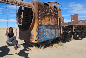 Uyuni: Full-Day Salt Flats Tour with Sunset Wine