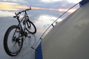 Uyuni: Guided Bicycle Tour of Uyuni Salt Flat with Lunch