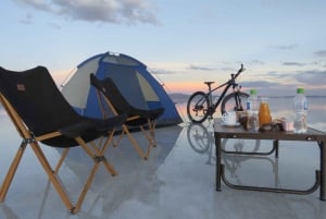 Uyuni: Guided Bicycle Tour of Uyuni Salt Flat with Lunch