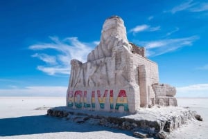 Uyuni: Jeeppikierros Incahuasin saarelle ja Uyunin suolatasangolle