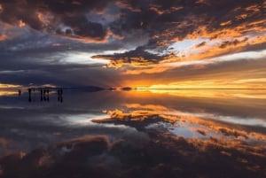 Tour privado al amanecer en Uyuni