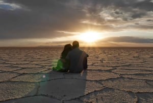 Tour privado al amanecer en Uyuni