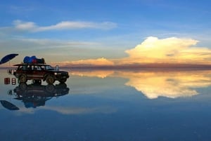 Uyuni: Salar de Uyuni and Train Cemetery Day Trip