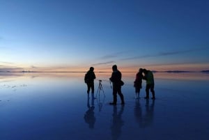 Uyuni: Salar de Uyuni Sunset Tour with Wine