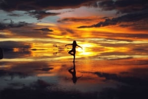 Uyuni Salt Flat: Starlight & Sunset Mirror Effect Tour