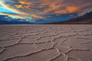 PLAINE SALÉE D'UYUNI : LEVER DU SOLEIL ET LUMIÈRE DES ÉTOILES