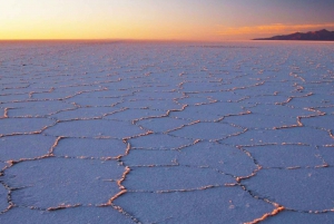 UYUNI ZOUTVLAKTE: ZONSOPGANG & STERRENLICHT ERVARING