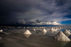 PLAINE SALÉE D'UYUNI : COUCHER DE SOLEIL ET LUMIÈRE DES ÉTOILES