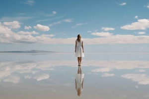 Salzsee von Uyuni und Vulkan Tunupa