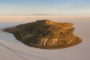 Tour privato di 2 giorni alle saline di Uyuni con il vulcano Tunupa