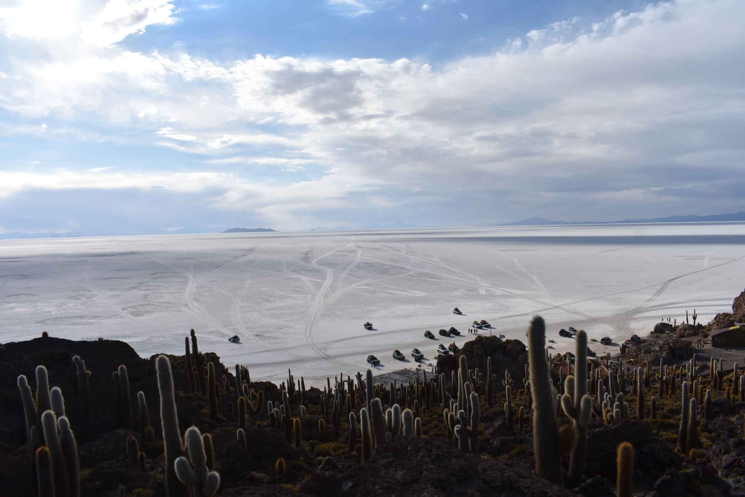 Uyuni: Salt Flats 3-Day Tour with Meals and Guide