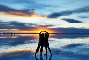 Uyuni: Salt Flats 3-Day Tour with Meals and Guide